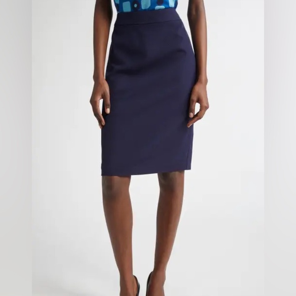 St. John Knee Length Pencil Skirt Lined Navy Blue - Size 8